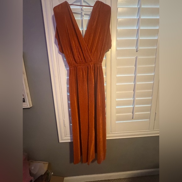 FLORET STUDIOS
Plissé Pleated Surplice Dress In Copper - Picture 3 of 6